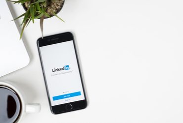 add and connect linkedin to wordpress